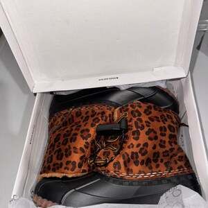 Women's Sugar Black & Tan Glitter Leopard Rain Duck Boots Size 10